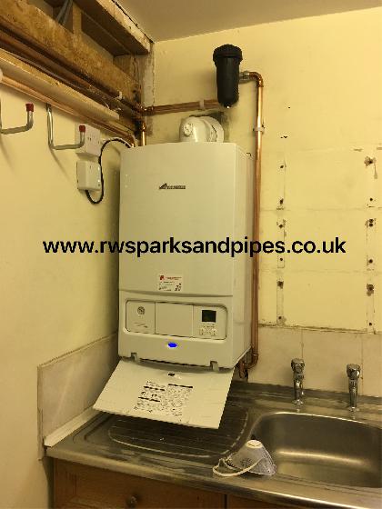 FITTING THIS NEW WORCESTER BOILER TODAY TO REPLACE AN OLD SYSTEM BOILER